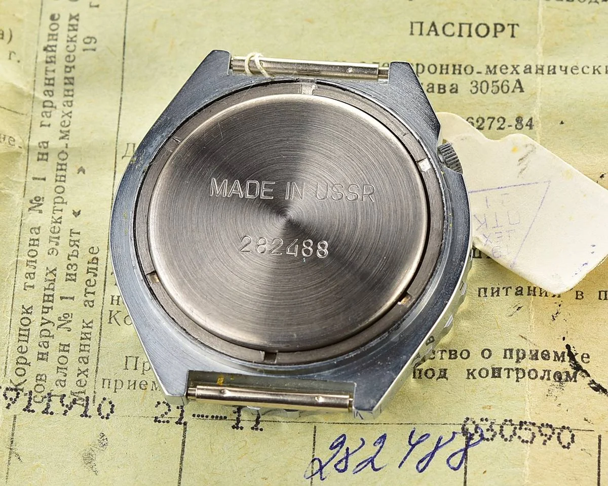 TIME CAPSULE: Large Soviet Slava CCCP watch with quartz movement – New Old Stock (NOS)!