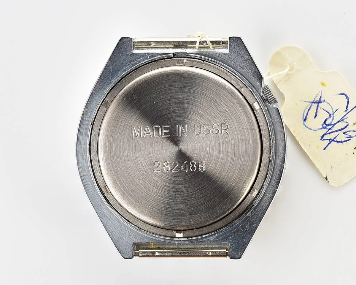 TIME CAPSULE: Large Soviet Slava CCCP watch with quartz movement – New Old Stock (NOS)!