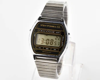 Digital vintage USSR wristwatch Elektronika 53 with stainless steel bracelet