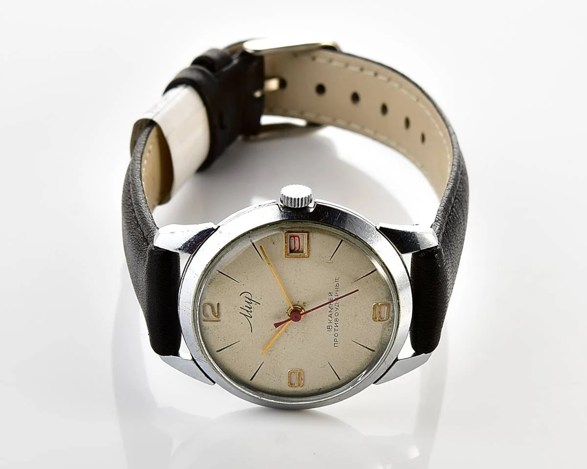 Vintage Soviet Mir mechanical wristwatch