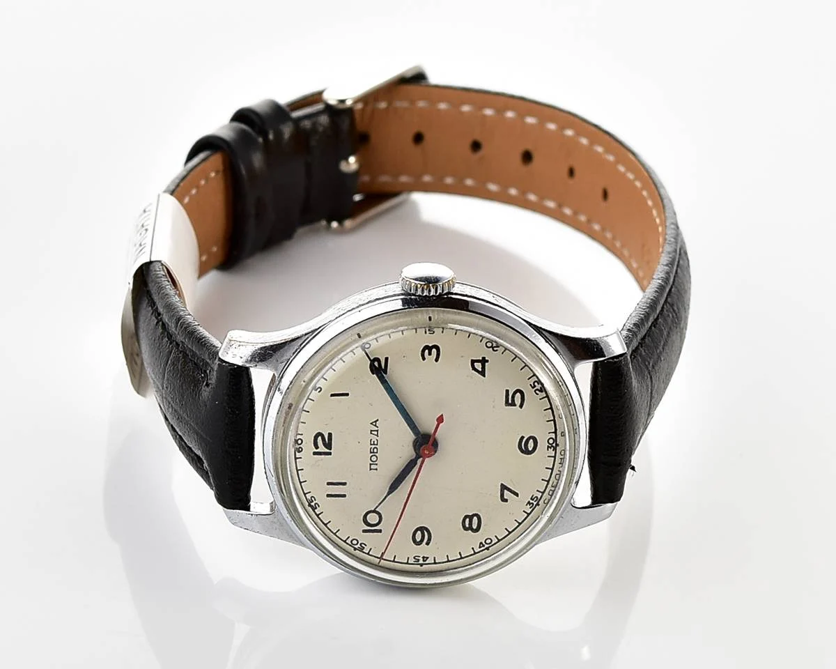 Vintage Soviet Pobeda watch with central seconds hand, 1MChZ from the 1950s