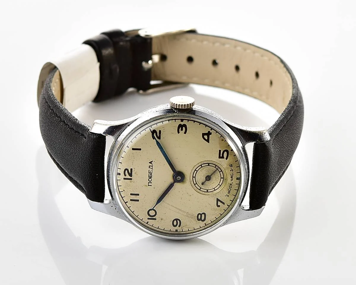 Vintage Soviet mechanical Pobeda watch, 2MChZ from 2nd quarter 1956