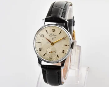 Vintage Soviet mechanical Pobeda watch, 2MChZ from 3rd quarter 1952!