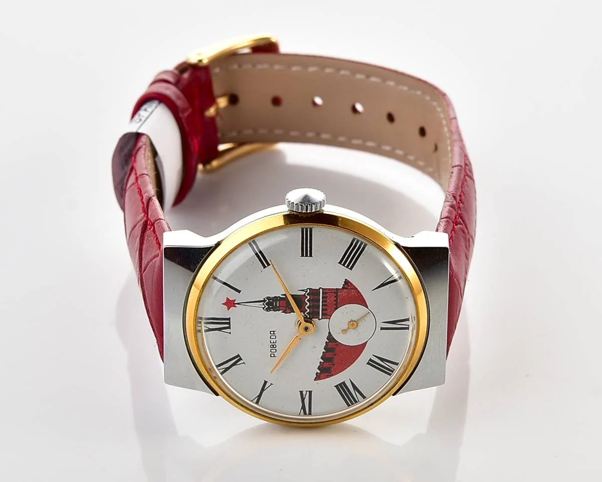 Vintage Soviet watch Pobeda with Kremlin on the dial!