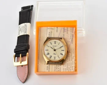Time Capsule: Soviet Poljot watch with quartz movement - New Old Stock (NOS)!