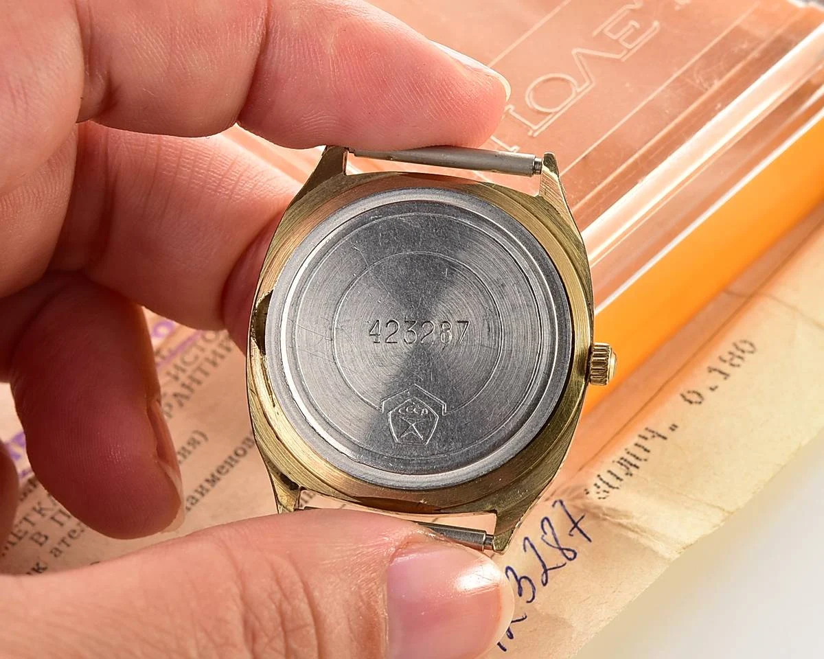 Time Capsule: Soviet Poljot watch with quartz movement - New Old Stock (NOS)!