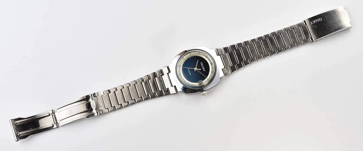 Soviet Poljot mechanical wristwatch with "space-age" retro-minimalistic duo-tone dial from 1970s