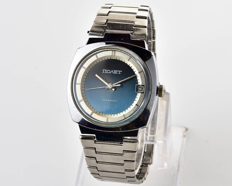Soviet POLJOT mechanical wristwatch with "space-age" retro-minimalistic duo-tone dial from 1970s