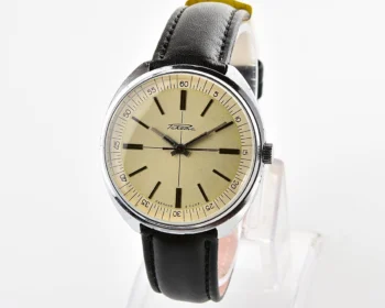 Large vintage Raketa mechanical watch