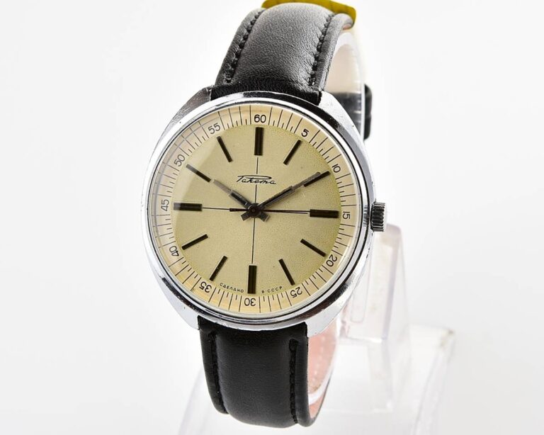 Large vintage RAKETA mechanical watch