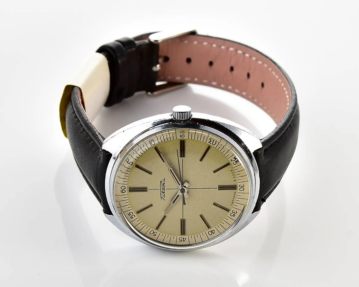 Large vintage Raketa mechanical watch