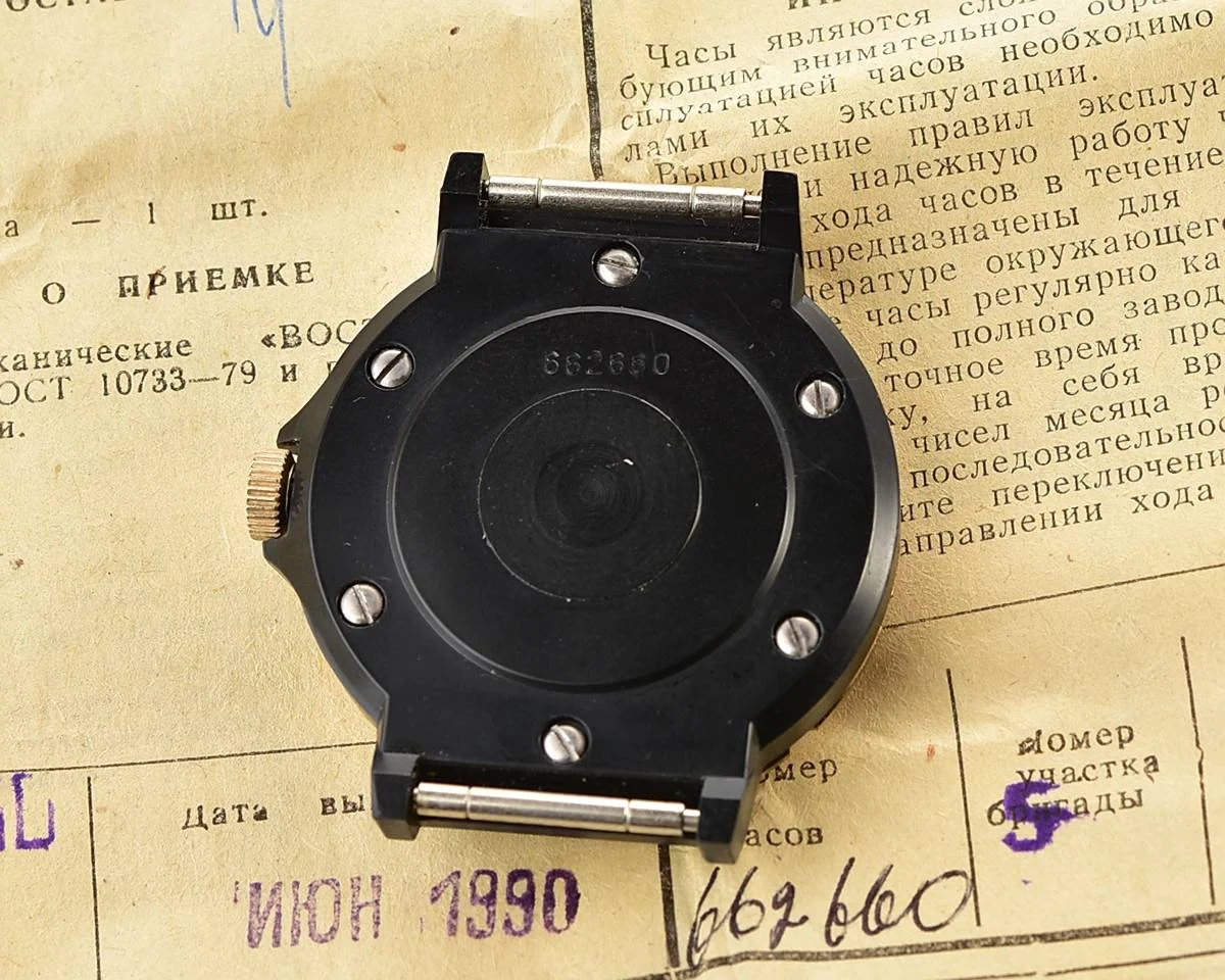TIME CAPSULE: Soviet Vostok mechanical watch with plastic body – New Old Stock (NOS)!