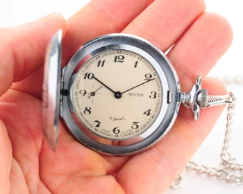 Molnija vintage Soviet pocket mechanical watch - with engraved top