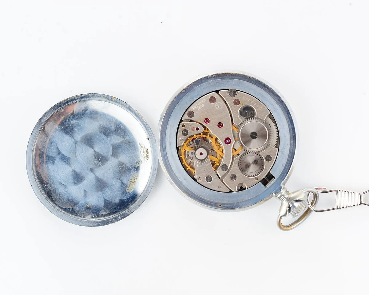 Molnija vintage Soviet pocket mechanical watch - with engraved top