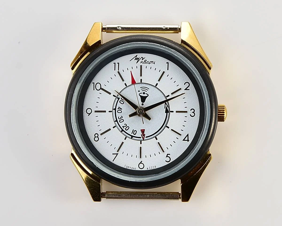TIME CAPSULE: Soviet Luch quartz watch with alarm function – New Old Stock (NOS)!