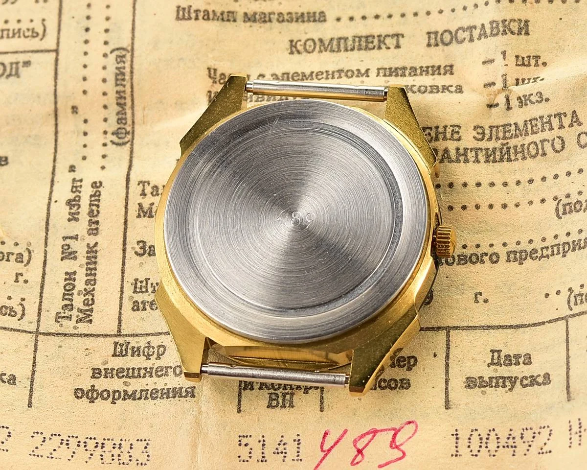 TIME CAPSULE: Soviet Luch quartz watch with alarm function – New Old Stock (NOS)!