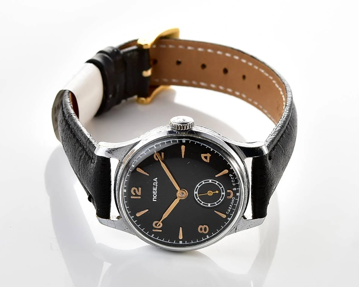 Vintage Soviet mechanical Pobeda watch, 2MChZ from the 1950s