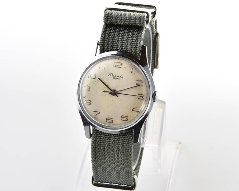 Soviet RAKETA Baltica vintage mechanical watch with NATO nylon strap