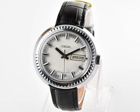 Excellent vintage soviet RAKETA mechanical watch with double calendar