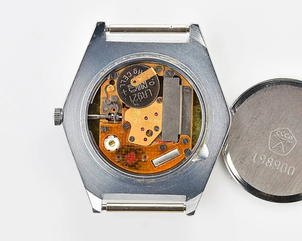 TIME CAPSULE: Soviet Slava with quartz movement – New Old Stock (NOS)!