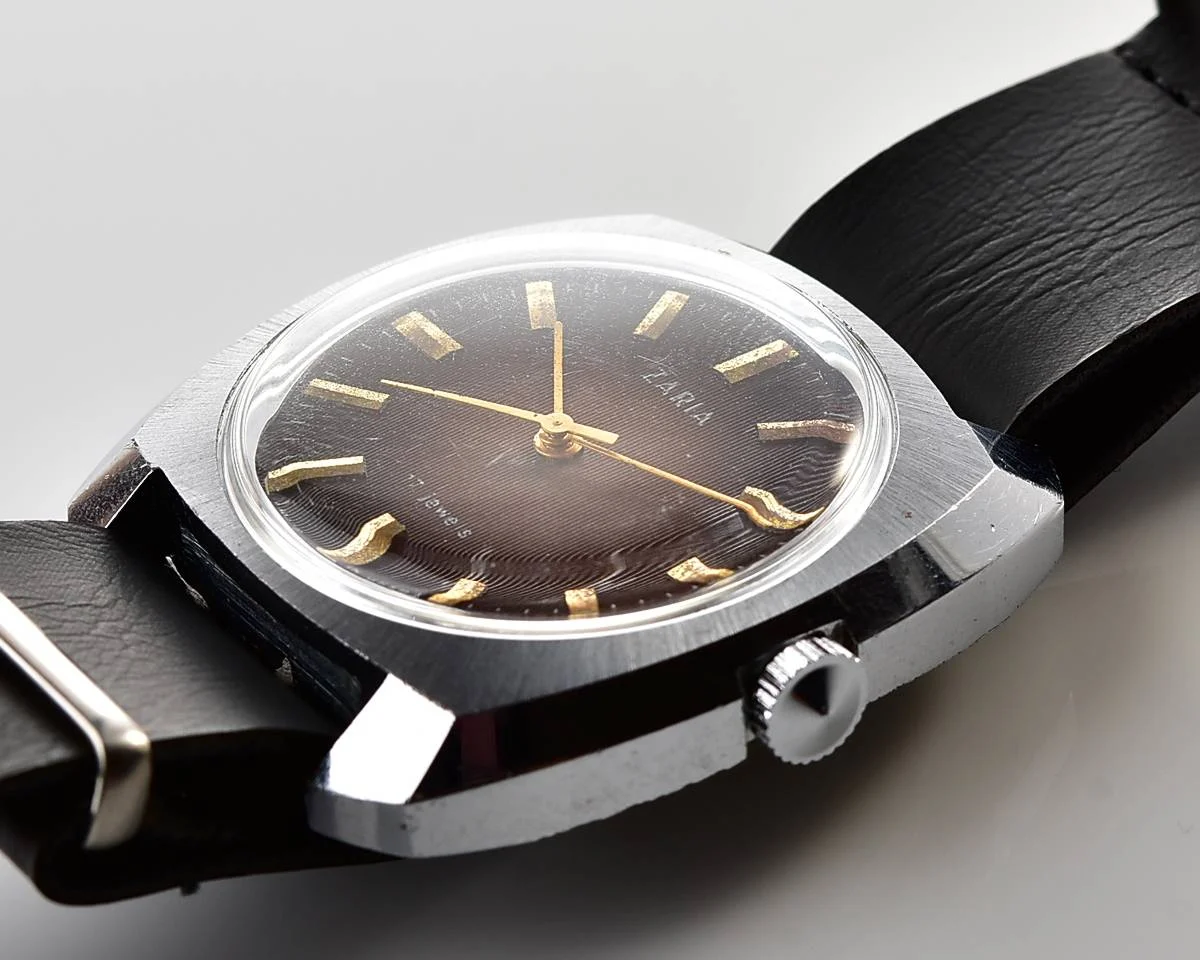 Vintage Zaria Soviet mechanical wristwatch