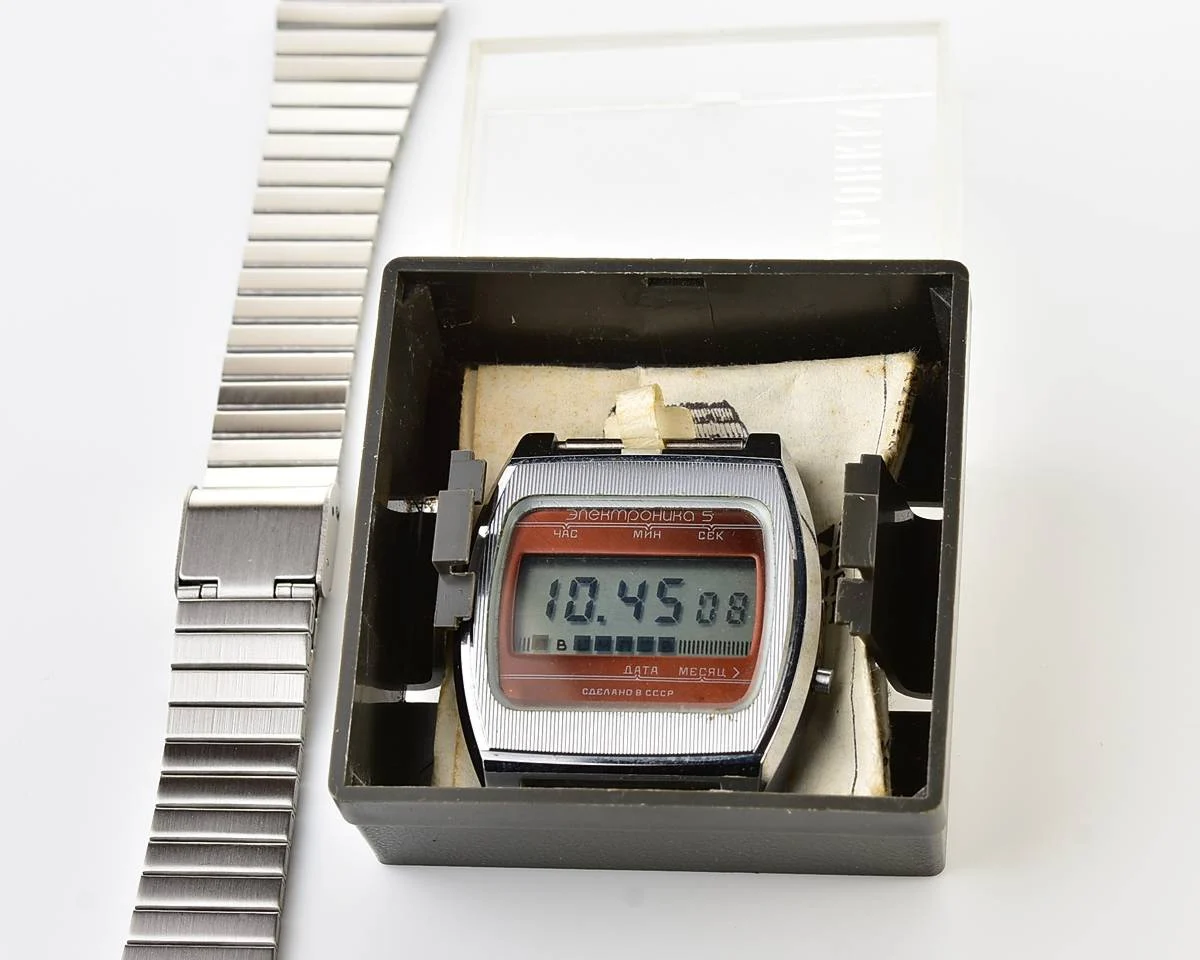 Large vintage USSR digital watch Electronika 5 - with box and papers!