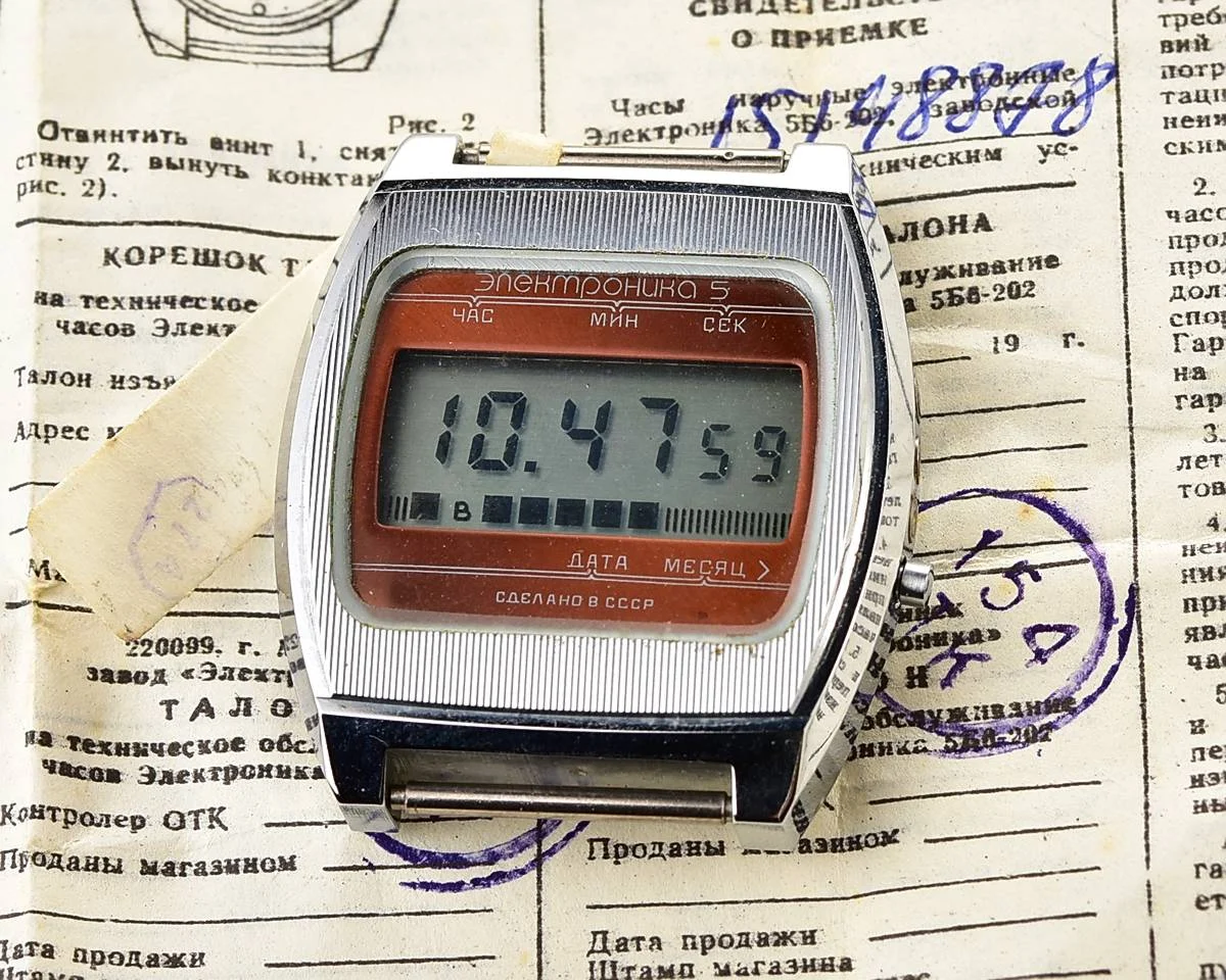 Large vintage USSR digital watch Electronika 5 - with box and papers!