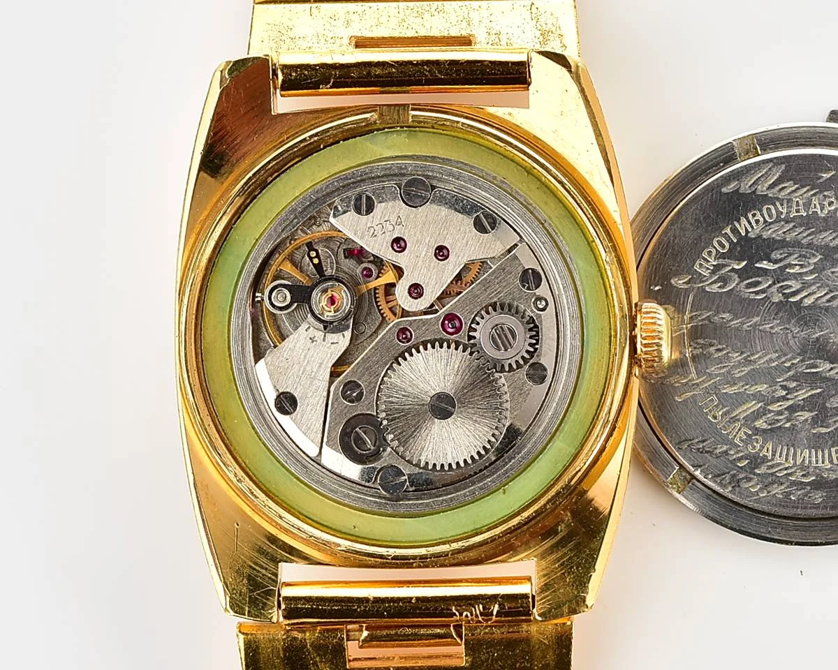 Excellent Soviet gold-plated Vostok Komandirskie mechanical watch - Zakaz MO CCCP - with engraved back!