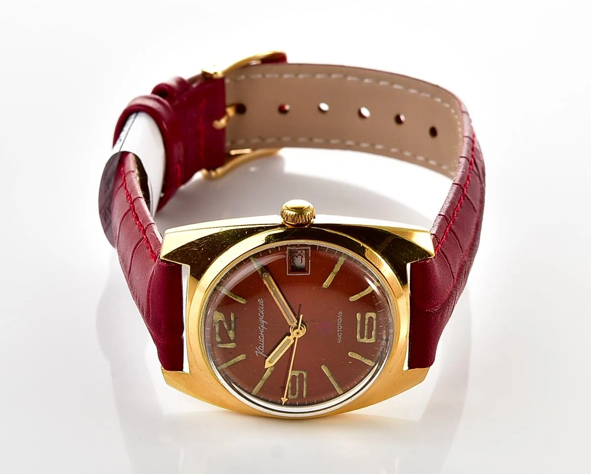 Soviet gold-plated Vostok Komandirskie mechanical watch, Zakaz MO CCCP, with engraved back!