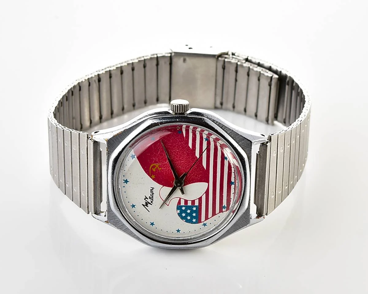 Soviet Luch wrist watch with quartz movement - USA & USSR friendship
