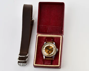 Excellent vintage Soviet Mayak mechanical watch, the 3rd quarter of 1955!