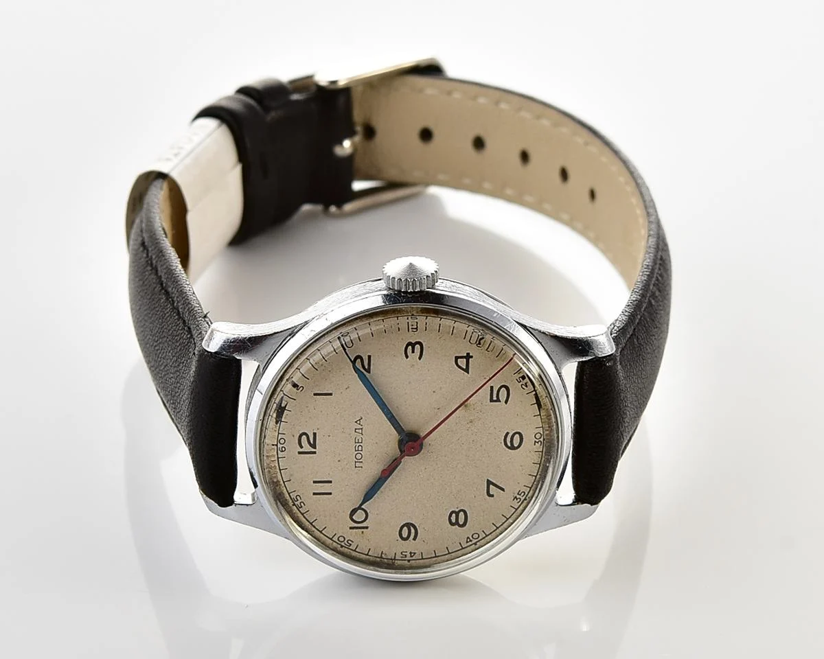 Vintage Soviet Pobeda watch with central second hand, 1MChZ, from the 1950s