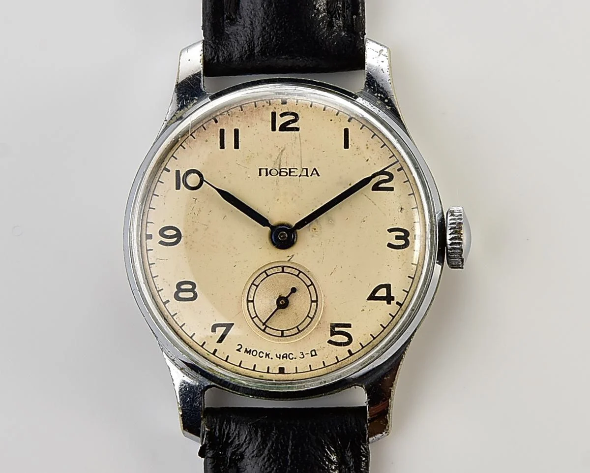 Soviet mechanical Pobeda vintage watch, 2MChZ from the 1st quarter 1954