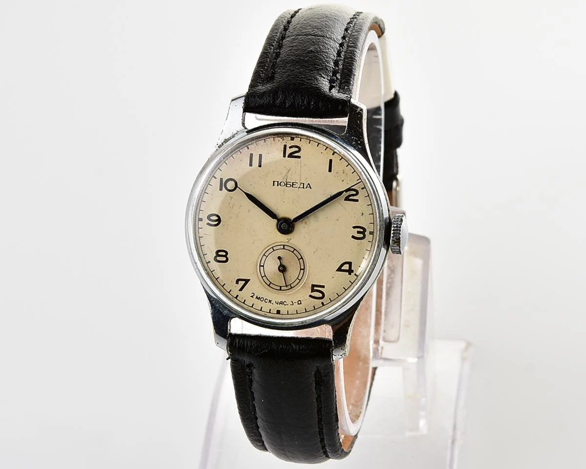 Soviet mechanical Pobeda vintage watch, 2MChZ from the 1st quarter 1954