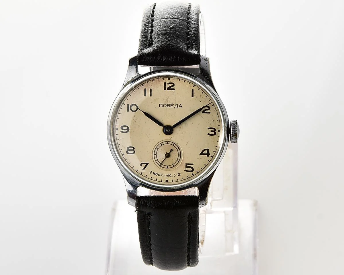 Soviet mechanical Pobeda vintage watch, 2MChZ from the 1st quarter 1954