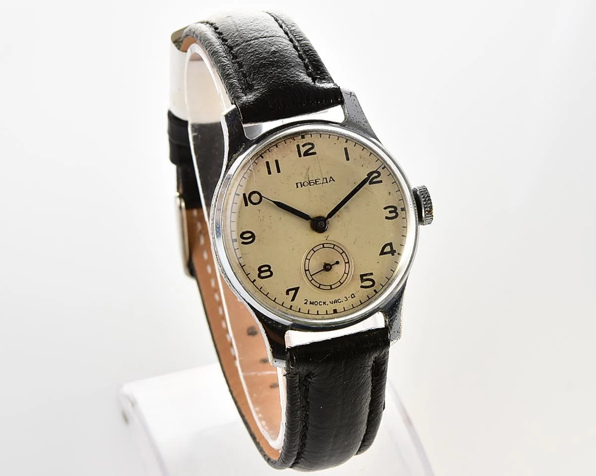 Soviet mechanical Pobeda vintage watch, 2MChZ from the 1st quarter 1954