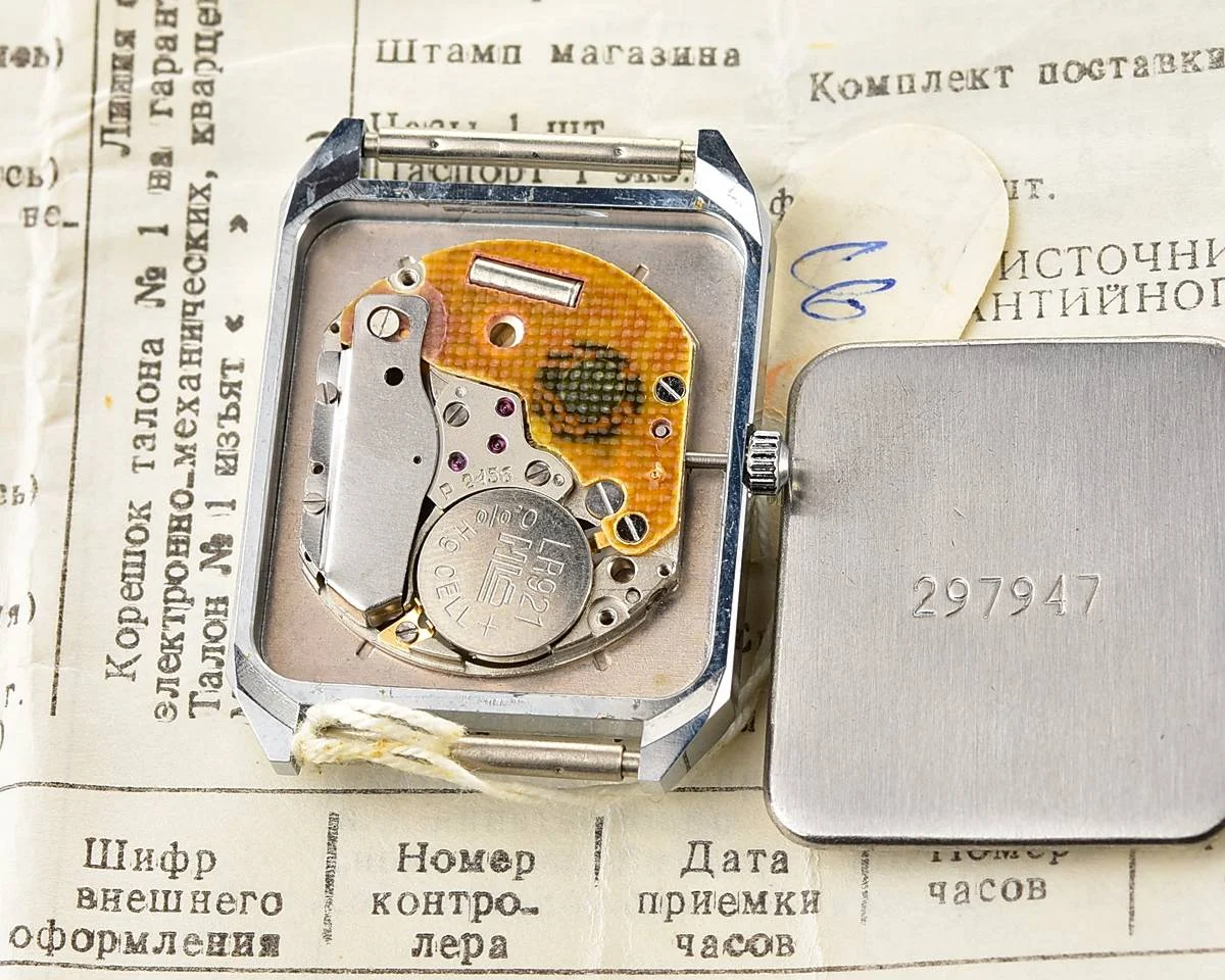 Time Capsule: Soviet Poljot watch with quartz movement - New Old Stock (NOS)!