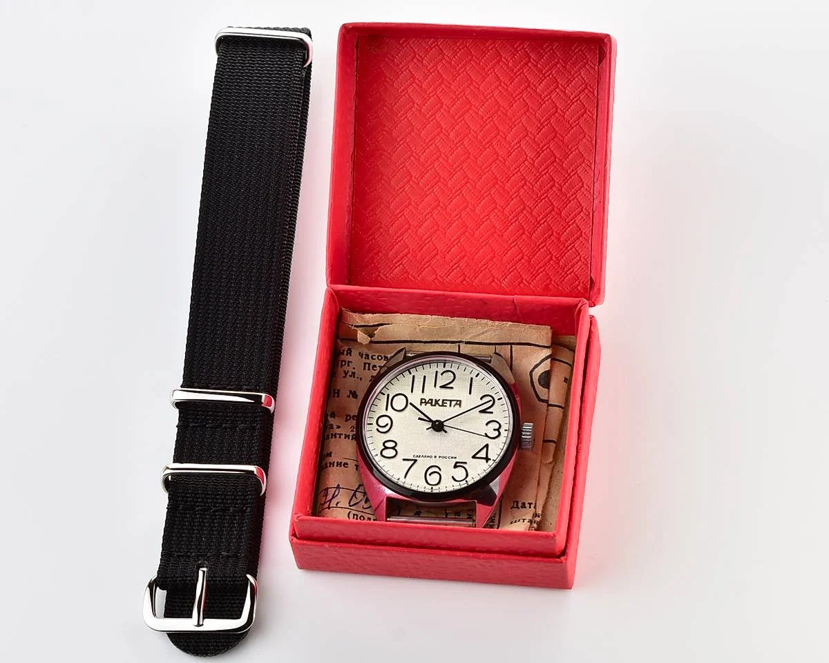 TIME CAPSULE: Vintage mechanical Raketa wristwatch, New Old Stock (NOS)!