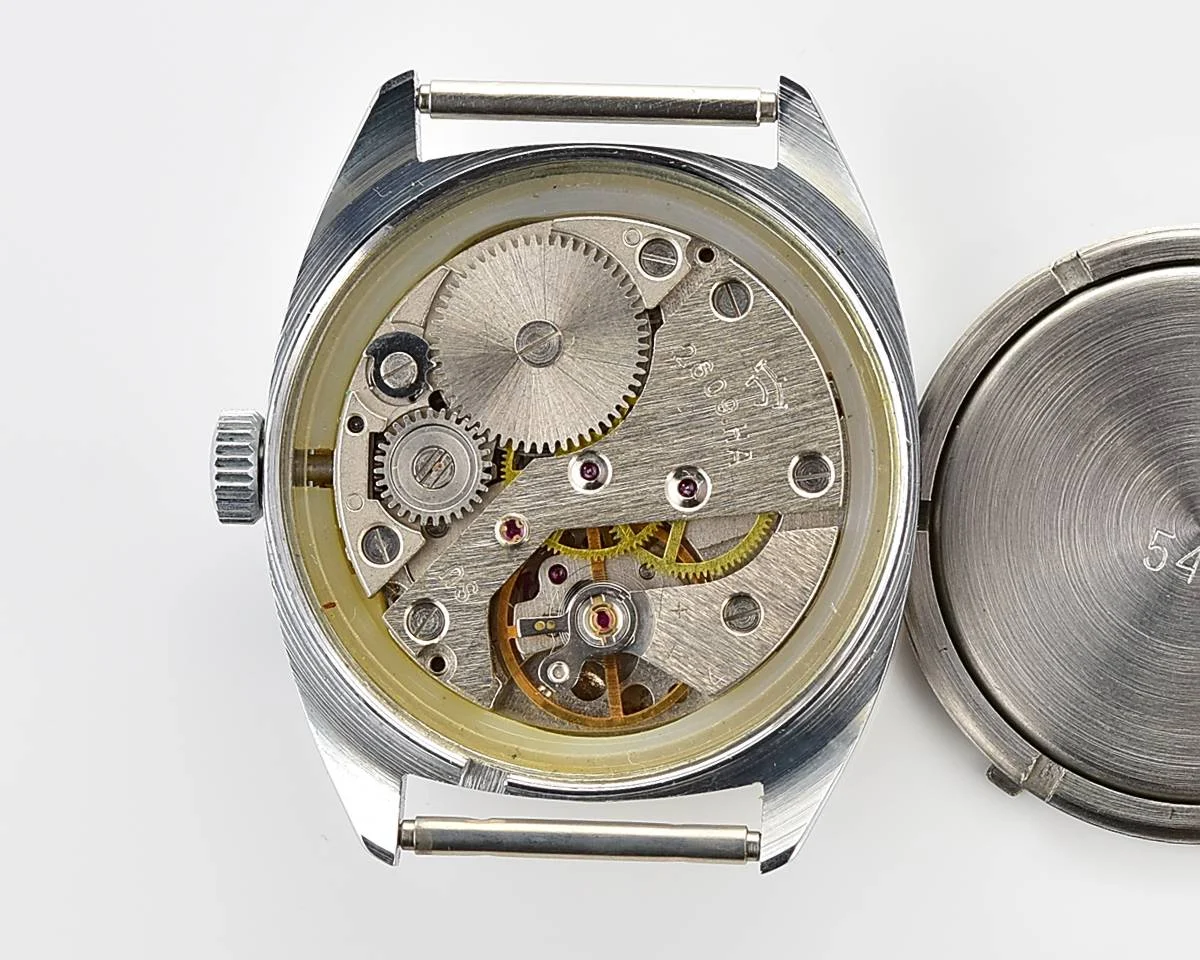 TIME CAPSULE: Vintage mechanical Raketa wristwatch, New Old Stock (NOS)!