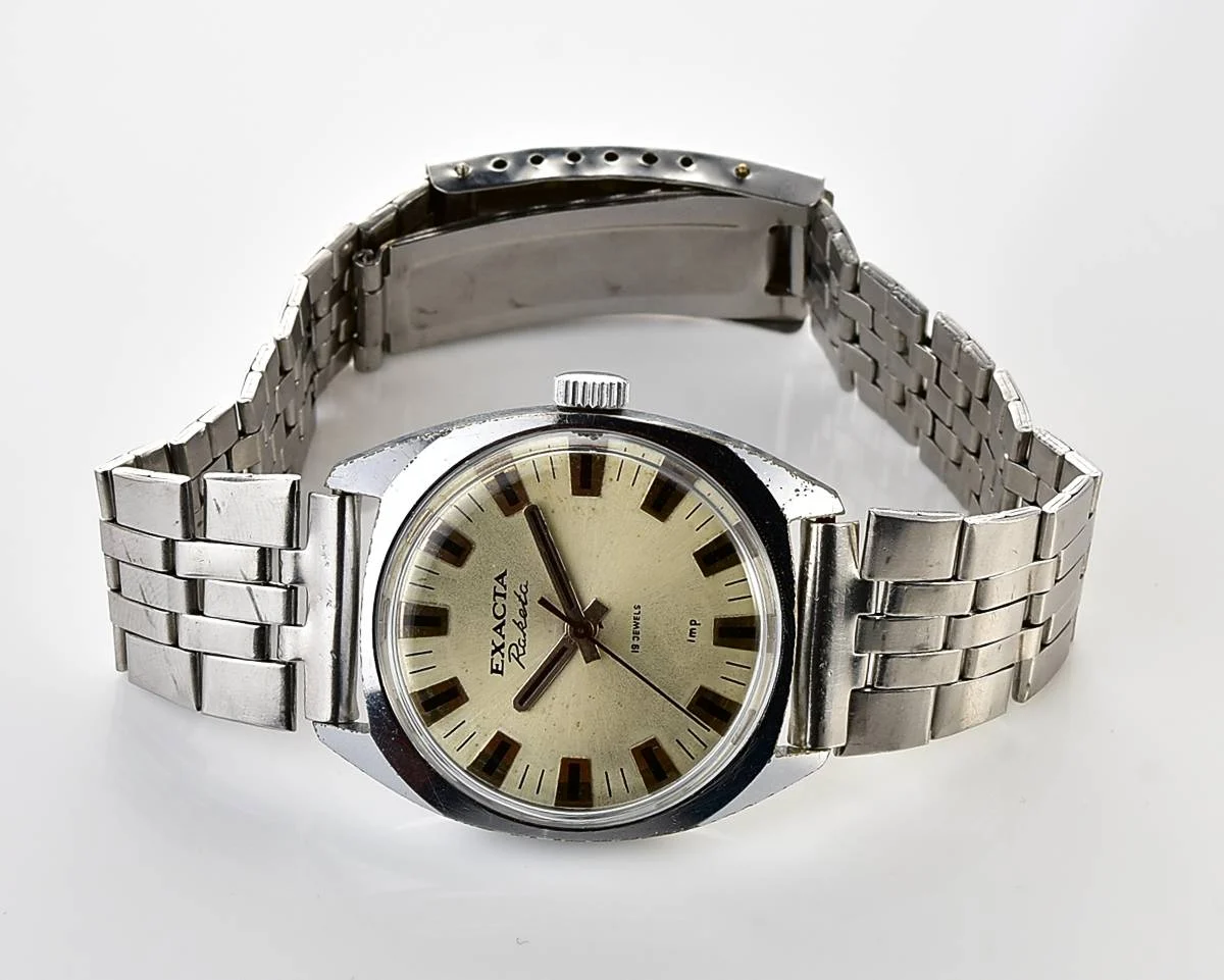 Soviet Raketa-Exacta vintage mechanical watch with steel bracelet