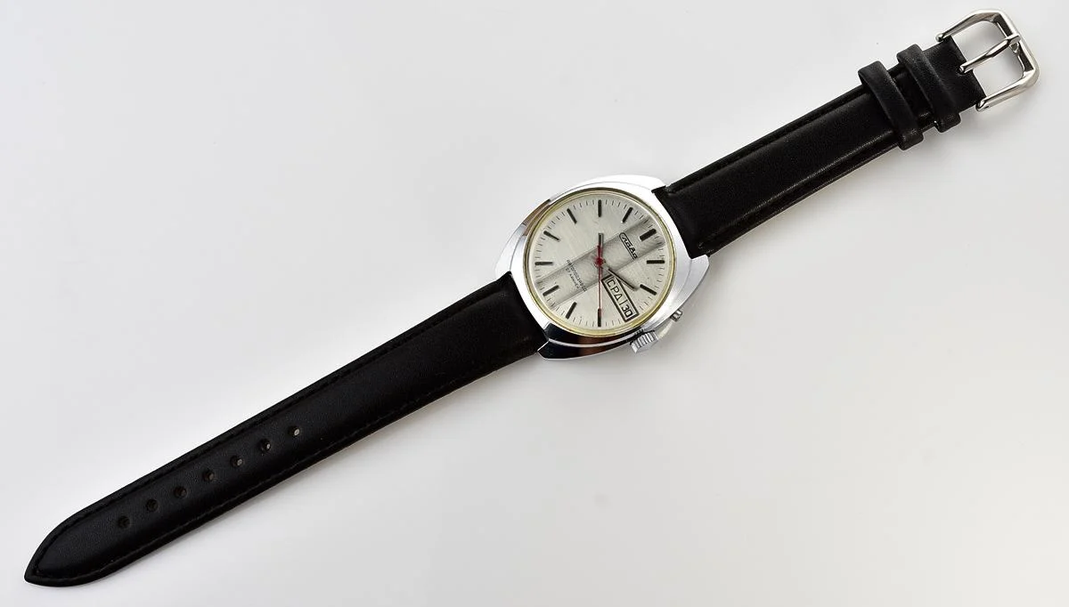 Large Slava Soviet mechanical vintage watch – automatic self winding movement