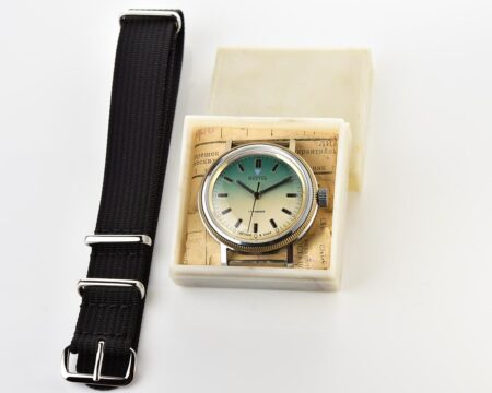 TIME CAPSULE: Vostok mechanical watch – new old stock(NOS)!