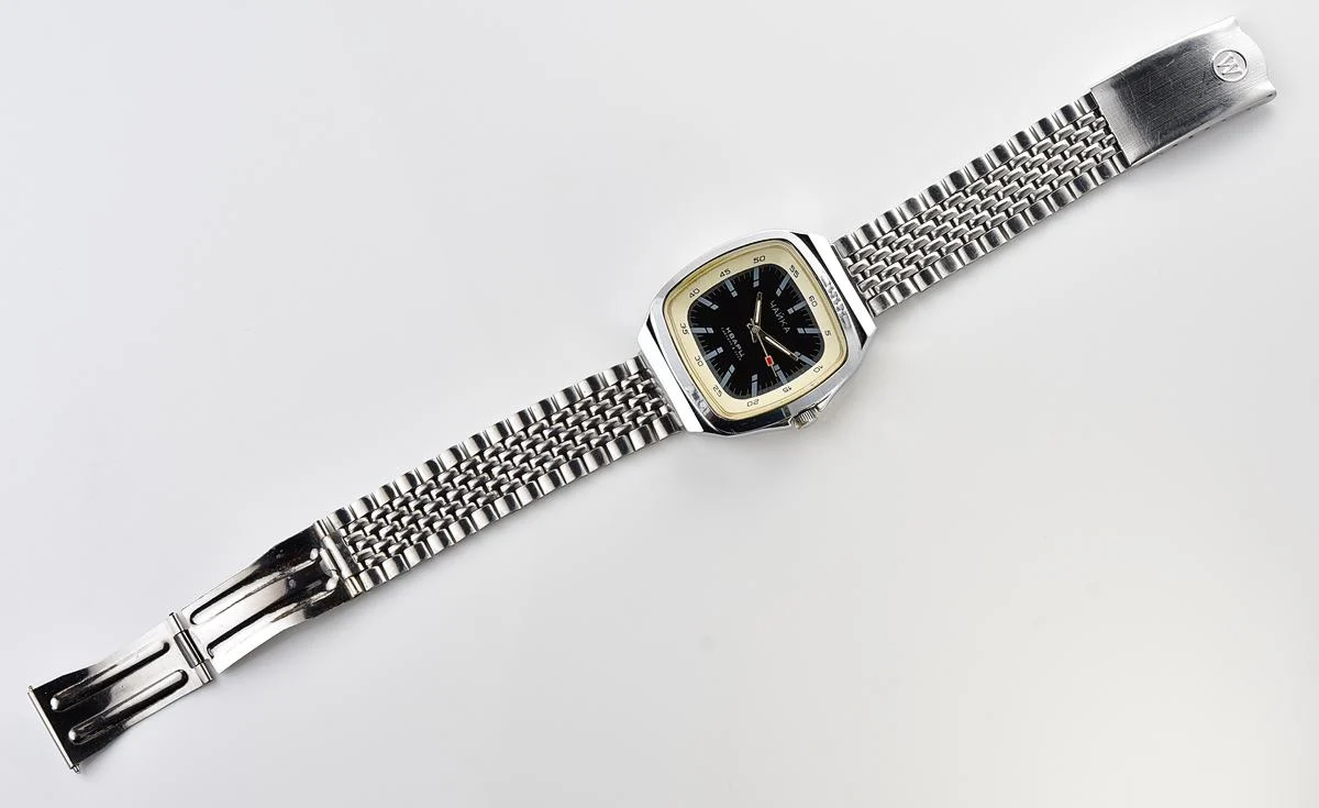 Vintage Chaika black dial Soviet quartz watch