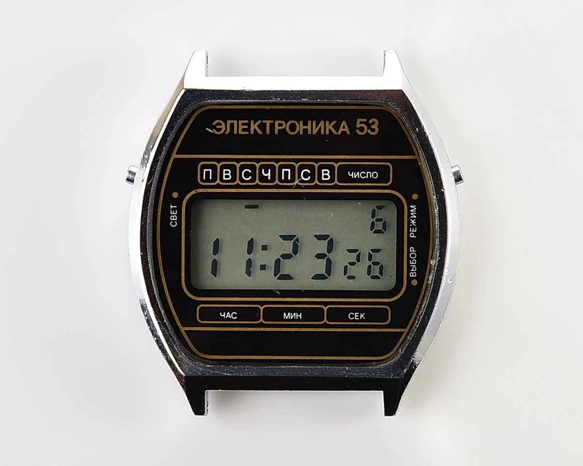 Digital vintage USSR wristwatch Elektronika 53 with stainless steel bracelet