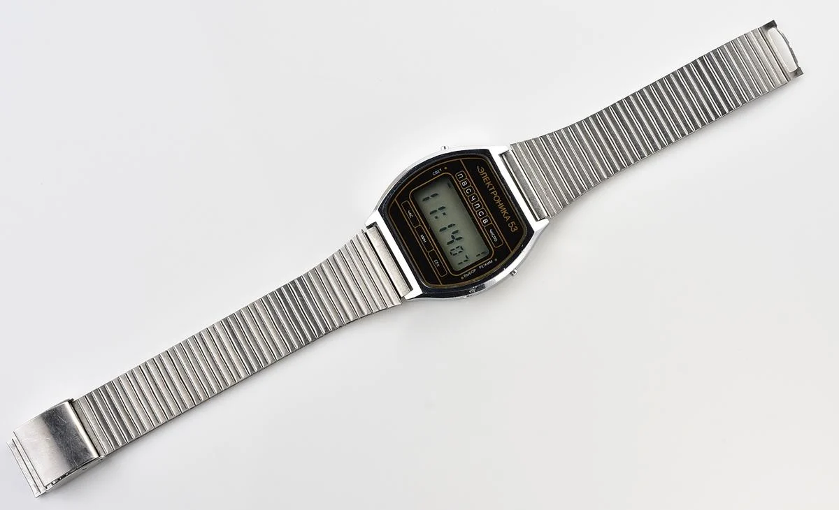 Digital vintage USSR wristwatch Elektronika 53 with stainless steel bracelet