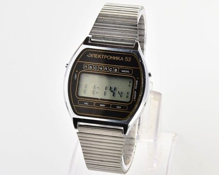 Digital vintage USSR wristwatch Elektronika 53 with stainless steel bracelet