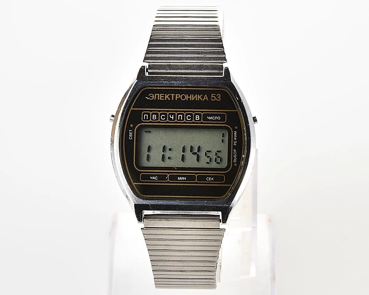 Digital vintage USSR wristwatch Elektronika 53 with stainless steel bracelet