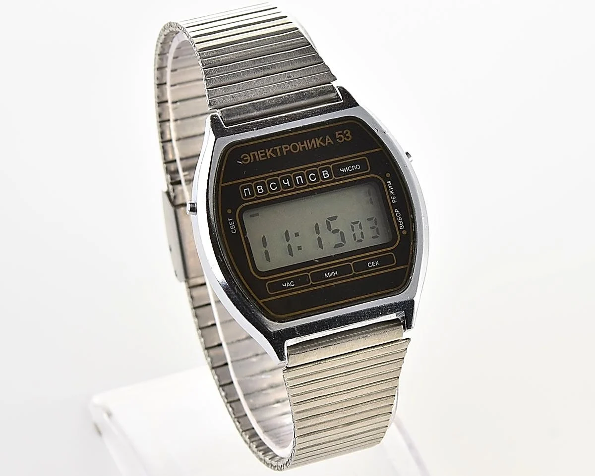 Digital vintage USSR wristwatch Elektronika 53 with stainless steel bracelet