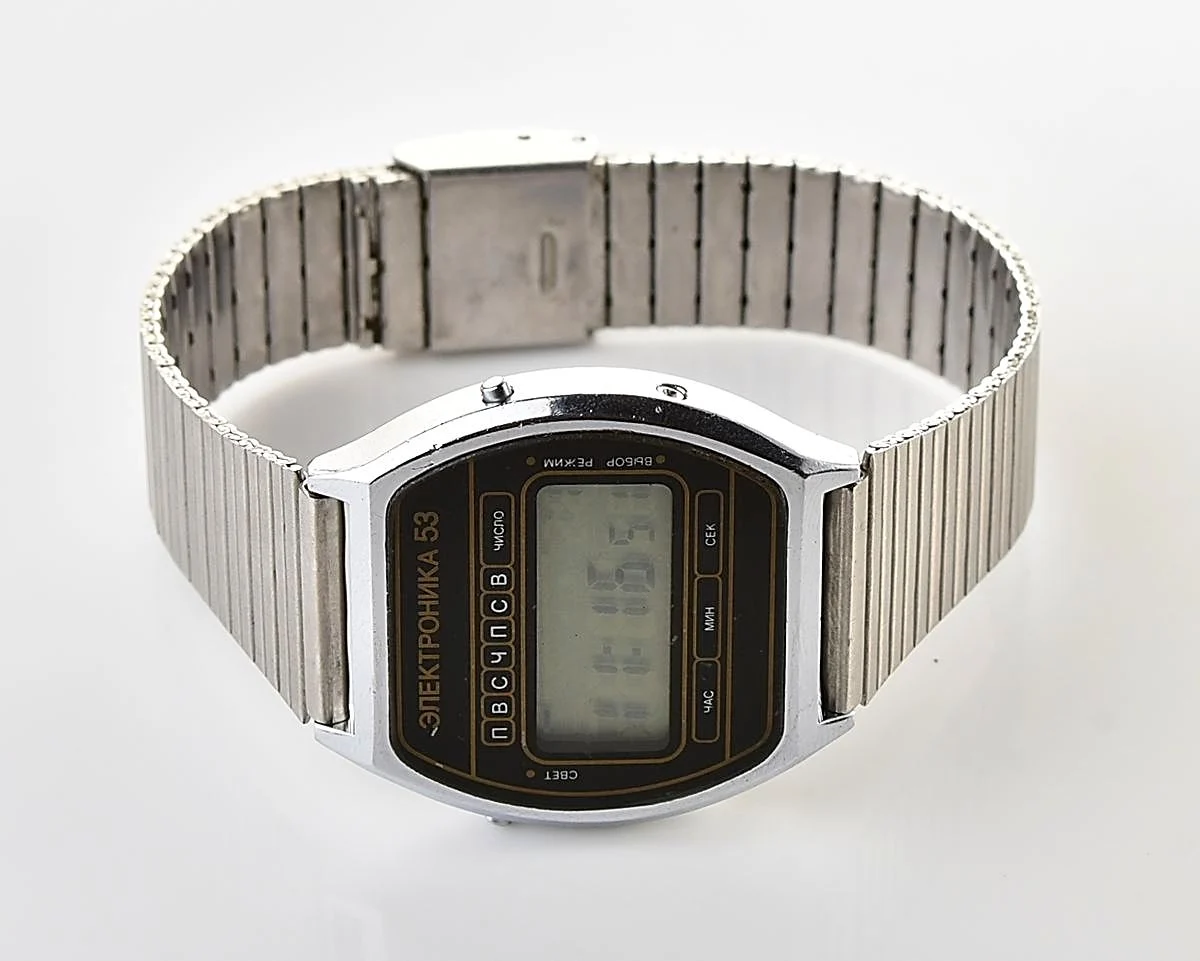 Digital vintage USSR wristwatch Elektronika 53 with stainless steel bracelet
