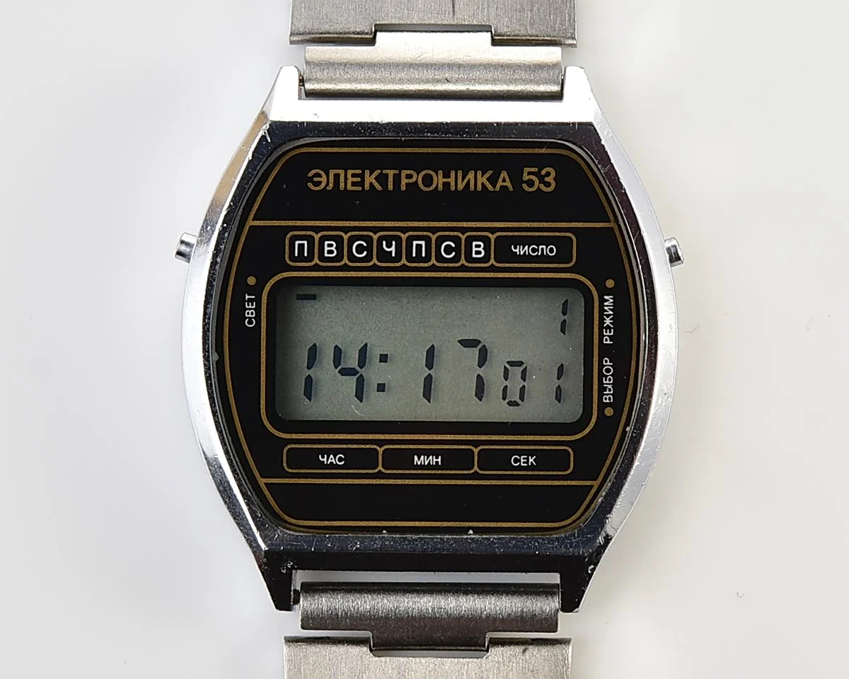 Digital vintage USSR wristwatch Elektronika 53 with stainless steel bracelet